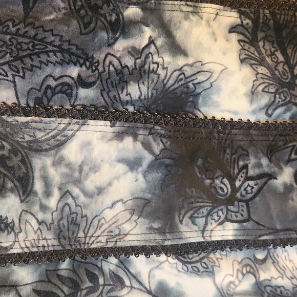 Dressbarn Navy/White Paisley Print 3/4 Sleeve Top - Size Medium - Picture 5 of 11